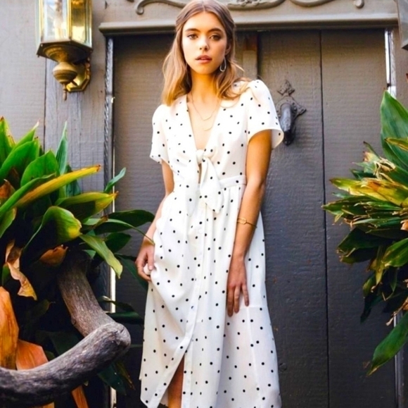 Everly Dresses & Skirts - Everly Polka Dot Midrift Midi dress with tie front Size small EUC Cottage